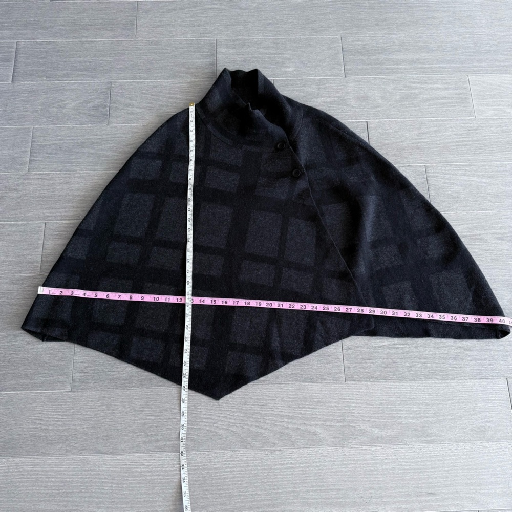 Eileen Fisher Wool Plaid Poncho Cape Wrap Gray Black Check Button Neck One Size - Picture 14 of 16